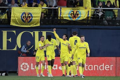 Dani Parejo celebra el primer gol del Villarreal ante la Real Sociedad este domingo.