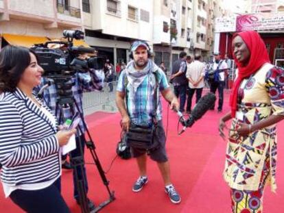 Aicha en una entrevista en el Festival de Salé, en Marruecos.