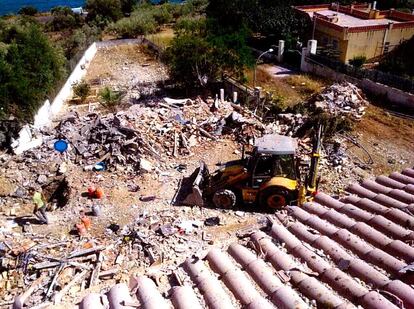 Aspecto de la finca de Alcanar tras la explosión.