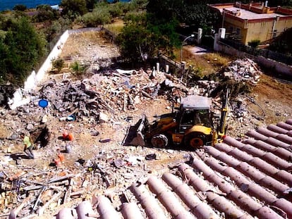 Aspecto de la finca de Alcanar tras la explosión.