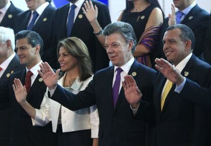 Los presidentes de M&eacute;xico, Costa Rica, Colombia y Honduras posan para la foto oficial de la XXIII Cumbre Iberoamericana de jefes de Estado y de Gobierno.
