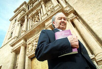 José Vidal Beneyto presentó ayer <i>La ventana global</i> en la Biblioteca Valenciana.