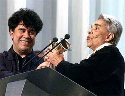 Pedro Almodóvar y Chavela Vargas.