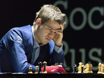 Carlsen, durante a partida decisiva.