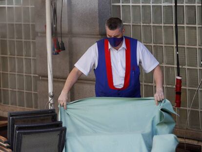 Más de 200.000 trabajadores se irán al paro antes de fin de año al decaer el compromiso de empleo de los ERTE