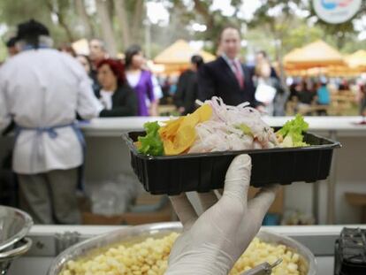 Prato de ceviche preparado em Lima (Peru).