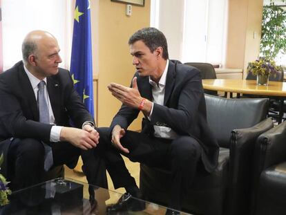 Pedro S&aacute;nchez se re&uacute;ne con el comisario europeo de Asuntos Econ&oacute;micos y Financieros, Pierre Moscovici.