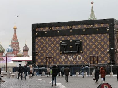 La maleta de Louis Vuitton, en la plaza Roja de Moscú, el 27 de noviembre de 2013.