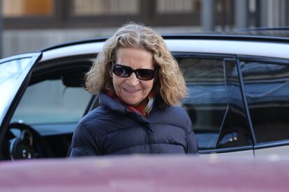 La infanta Elena llegaba al restaurante donde celebra su 60º cumpleaños junto a su familia, este miércoles en Madrid.