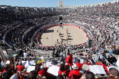 Paseíllo en la plaza de toros de Arles.