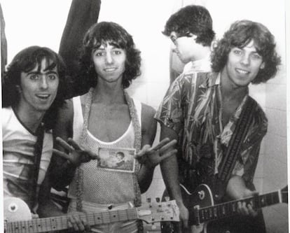 Julián Infante, Alejo Stivel, Ariel Rot y Felipe Lipe (detrás) en los primeros tiempos del grupo. La imagen es del documental 'Tequila. Sexo, drogas y rock and roll'.