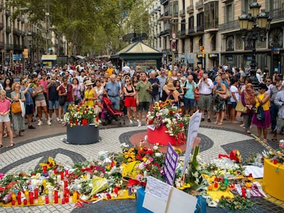 Homenaje en La Rambla a las víctimas de los atentados de Barcelona y Cambrils.