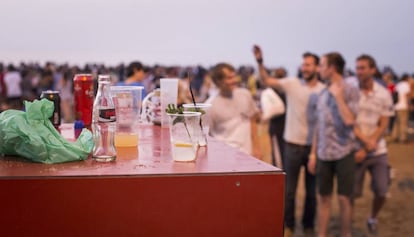 Fiesta de Sant Joan en la playa de la Barceloneta