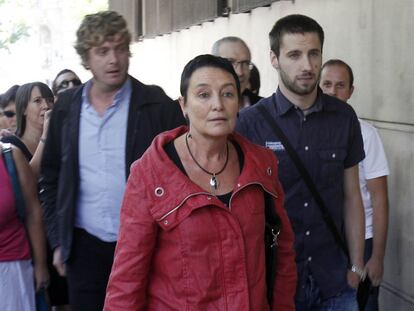 Oier Eizmendi (alcalde de Leitza, derecha) y Jone Goirizelaia, llegan a la Audiencia Nacional.