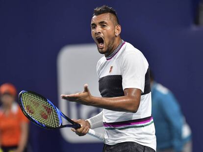 Kyrgios protesta durante el partido contra Lajovic en Miami.