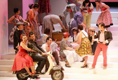 Una escena de El barberillo de Lavapiés, durante en el ensayo del pasado lunes en el Arriaga.