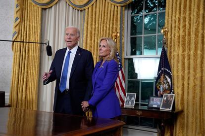 Joe Biden junto a su esposa, Jill, este mircoles en la Casa Blanca.  