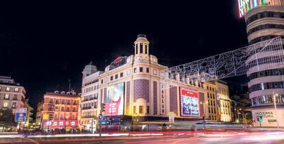 Pantallas de los cines de Callao, la céntrica plaza madrileña donde más monitores se han instalado (también de Fnac y El Corte Inglés), pues por ella pasan más de 113 millones de personas al año.