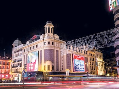 Pantallas de los cines de Callao, la céntrica plaza madrileña donde más monitores se han instalado (también de Fnac y El Corte Inglés), pues por ella pasan más de 113 millones de personas al año.