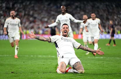 Joselu celebra el segundo gol del Real Madrid.