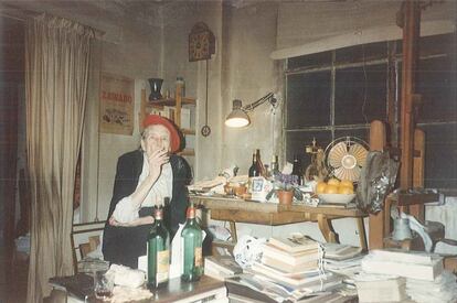 La artista Beppo, en su estudio de Madrid, en octubre de 1988.