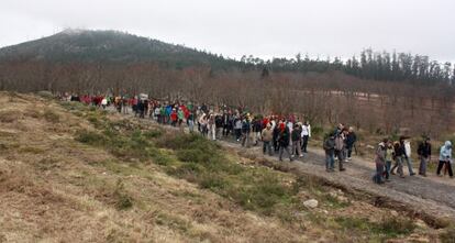 Marcha contra el parque eólico proyectado en Pedras Negras, en el ayuntamiento pontevedrés de Moaña.