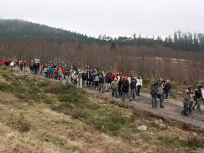 Marcha contra el parque eólico proyectado en Pedras Negras, en el ayuntamiento pontevedrés de Moaña.