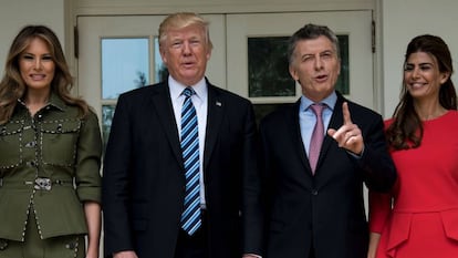 Melania e Donald Trump, ao lado de Mauricio Macri e a mulher, Juliana Awada, na quinta-feira na Casa Branca.