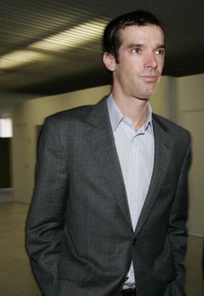 David Millar, a su llegada ayer al tribunal que juzga el <i>caso Cofidis</i>