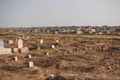 El hospital de la localidad siria de Al Hol ha sido ampliado para acoger unas tumbas sin nombre de las docenas de muertos registrados en de al campo.