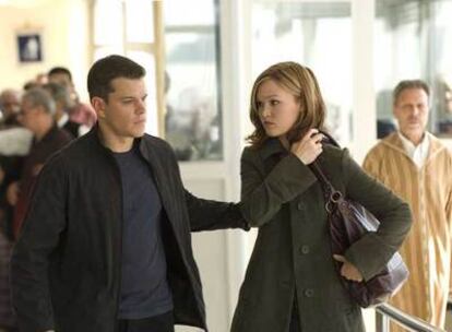 Matt Damon y Julia Stiles, en un fotograma de <i>El ultimátum de Bourne.</i>