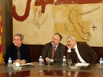 Los líderes del tripartito catalán, Joan Saura, Josep Lluís Carod y Pasqual Maragall, de izquierda a derecha.