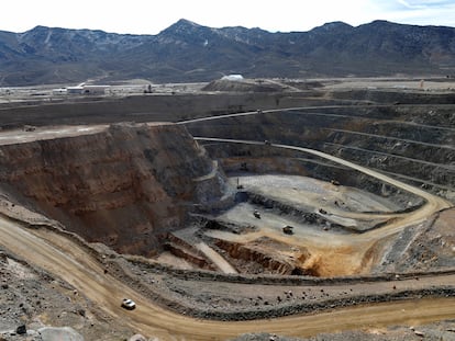 Vista de una mina a cielo abierto de tierras raras.