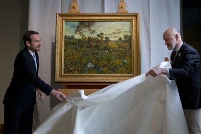 Momento en que se dio a conocer Puesta de sol en Mont Majour', el nuevo cuadro descubierto de Van Gogh.