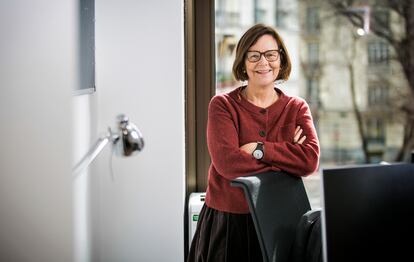 La editora Sigrid Kraus, en el despacho que deja en la sede de Penguin Random House, desde donde ha dirigido Salamandra durante los últimos años.