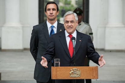 El presidente de Chile, Sebastián Piñera, y el ministro Juan Carlos Jobet, en el Palacio de La Moneda.