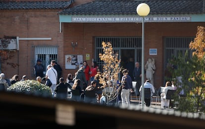 Familiares de las víctimas del accidente ferroviario de Urda (Toledo) en el centro Corazón de Jesús. Victor Sainz