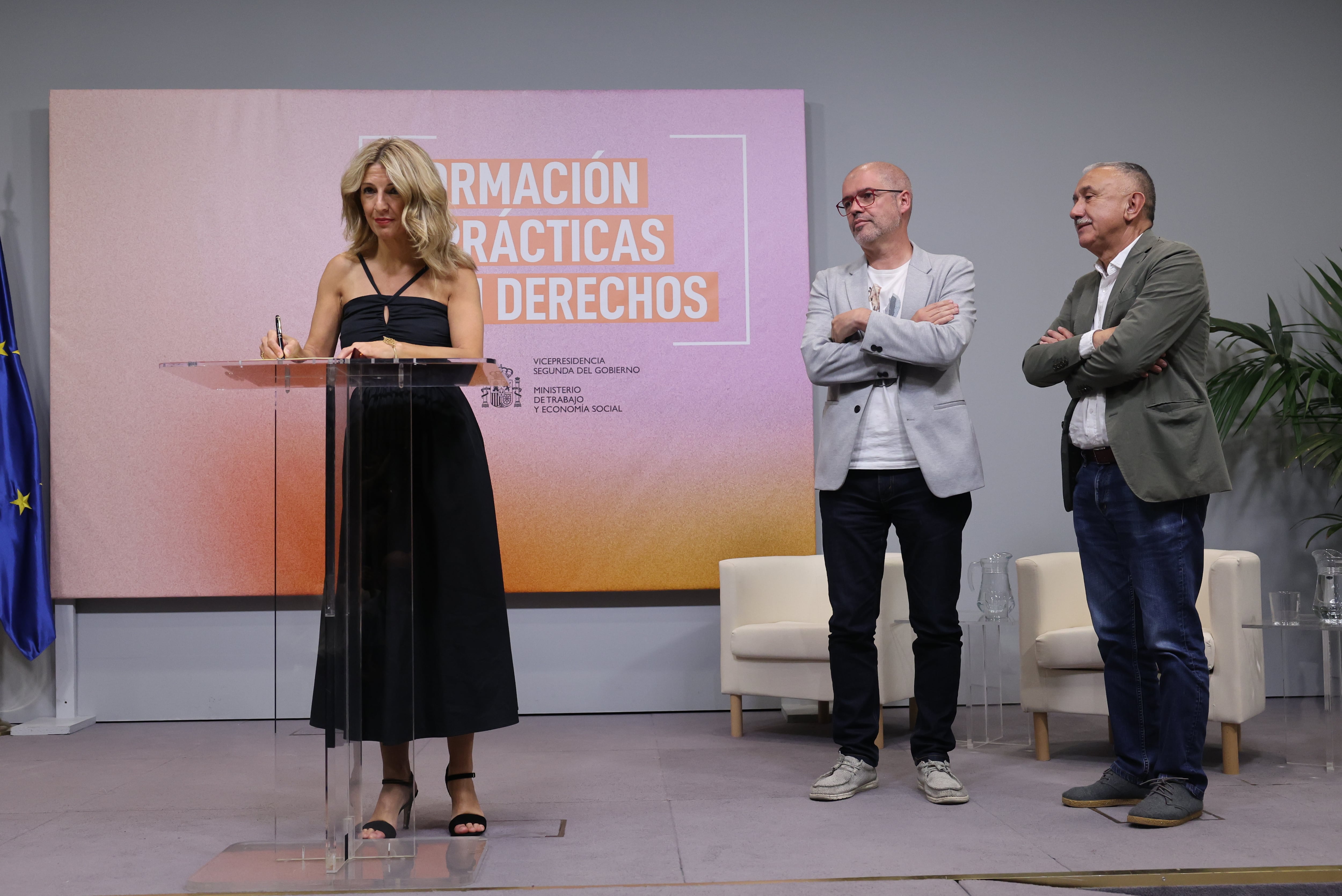 Yolanda Díaz, Unai Sordo y Pepe Álvarez, durante la presentación del Estatuto del Becario.