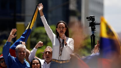 María Corina Machado se dirigía el 28 de agosto a los asistentes a una manifestación en Caracas contra el fraude electoral de Maduro.