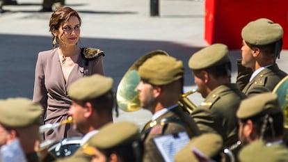 La presidenta de la Comunidad de Madrid, Isabel Díaz Ayuso, en el acto cívico-militar en homenaje a los Héroes del 2 de Mayo en la Puerta del Sol de 2023.
