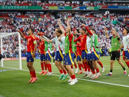 Los jugadores de la selección española de fútbol celebran el triunfo ante Alemania en los cuartos de final.