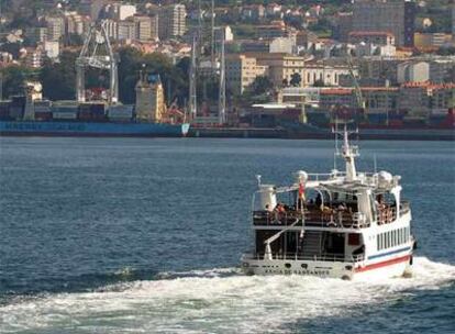 Uno de los barcos que cubre la ruta marìtima entre Vigo y Cangas, la pasada semana.