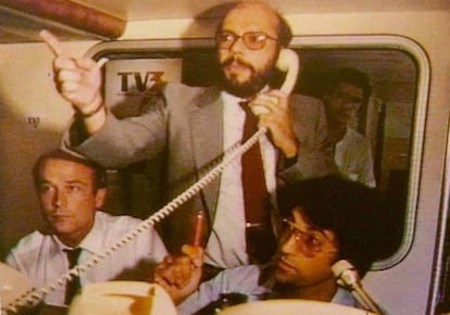 Alfons Quintà al teléfono en la época que dirigía TV3.