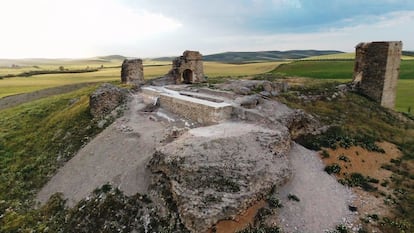 Ruinas del castillo de Dos Hermanas, en Montemayor (Córdoba)