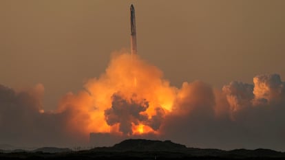 Un cohete de SpaceX despega en Texas, Estados Unidos.