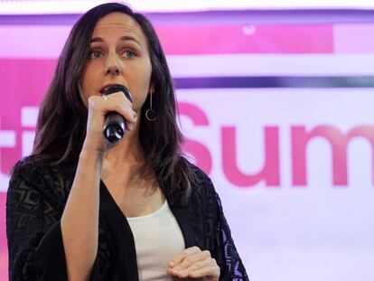La secretaria general de Podemos y ministra de Derechos Sociales, Ione Belarra, este sábado en un mitin en Las Palmas de Gran Canaria.