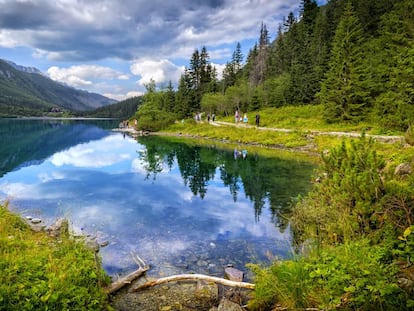 El lago Morskie Oko, en la cordillera de los Tatras (Polonia).