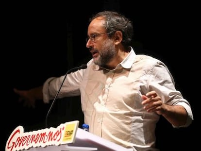 Antonio Baños, interviene en el acto político en Cornellà de Llobregat.