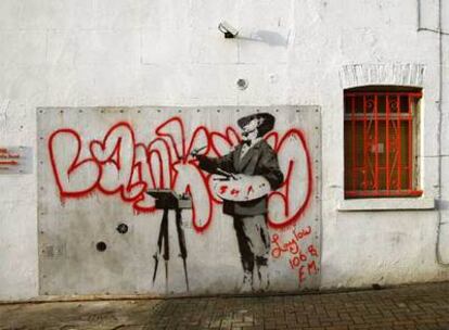 Un <b><i>graffiti</b></i> pintado en Portobello Road, Londres, y atribuido a Banksy, que fue vendido el pasado enero en eBay por 250.000 euros.