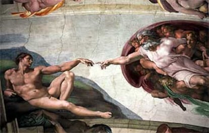 El Dios todopoderoso del techo de la Capilla Sixtina, en el momento de crear al hombre, según la visión de Miguel Ángel.